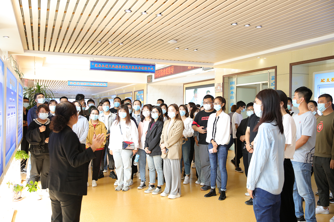 調兵山市2021年青年干部暨行政事業(yè)單位新入職工作人員培訓班來公司參觀