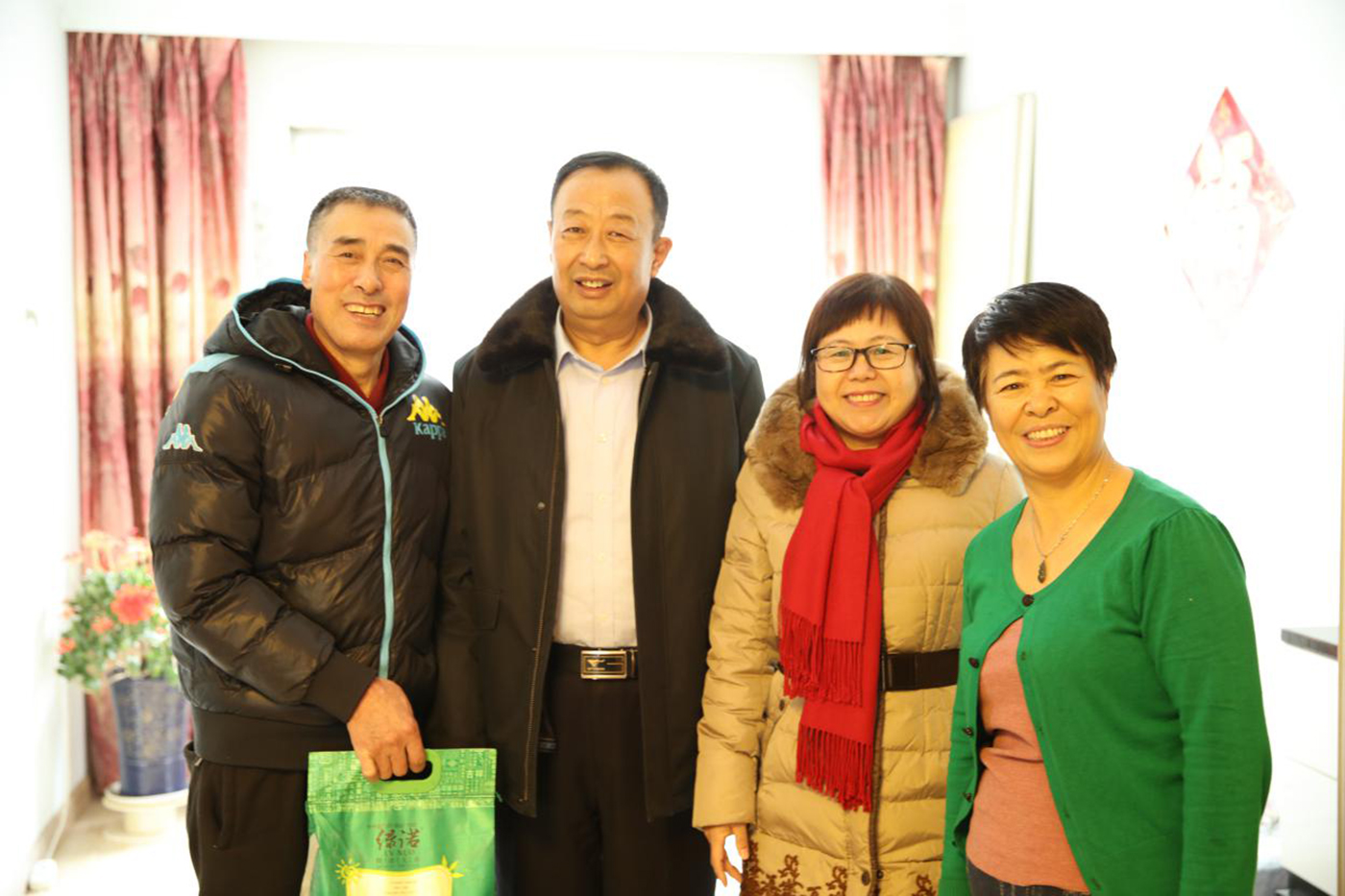 遼寧鑫豐礦業(yè)（集團(tuán)）有限公司黨支部、工會(huì) 春節(jié)前夕看望員工及家屬