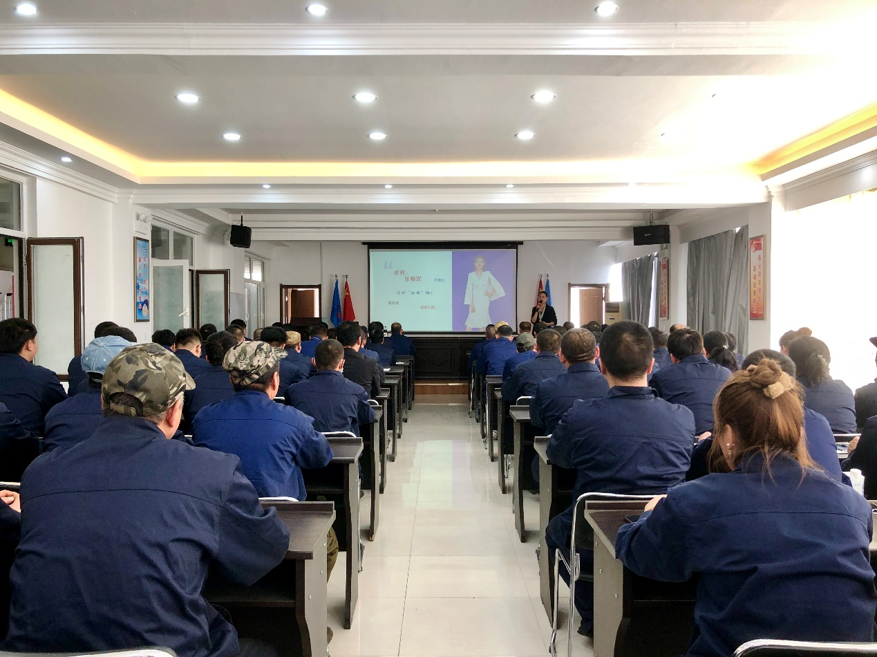 提升企業(yè)軟實力，鑫豐集團系列培訓從商務接待與職場禮儀開篇